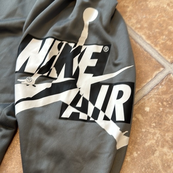 Nike Kids Jogger Pants - Gray Size Medium Ages 10-12 with pockets and drawstring - Picture 3 of 9